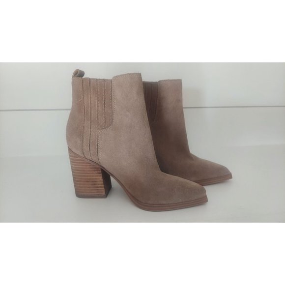 Marc Fisher LTD Oshay Pointed Toe Bootie Cloud Suede/NWOB, Size 5 - Picture 3 of 10